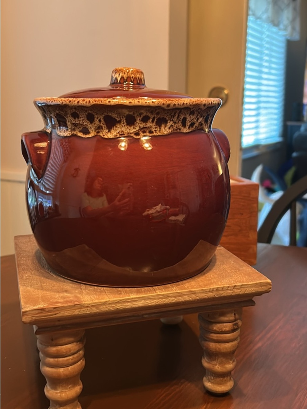 Hull brown glazed bean pot  6 in tall by 7 in wide